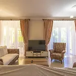 çalış'ta Denize Sıfır 8 Kişilik Pearl 8 Villa *
