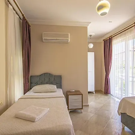 çalış'ta Denize Sıfır 8 Kişilik Pearl 8 Villa