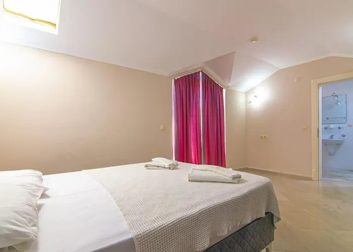 Calis'ta Denize Sifir 8 Kisilik Pearl 8 * 费特希耶