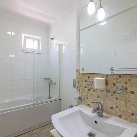 Calis'ta Denize Sifir 8 Kisilik Pearl 8 * פאטהיה
